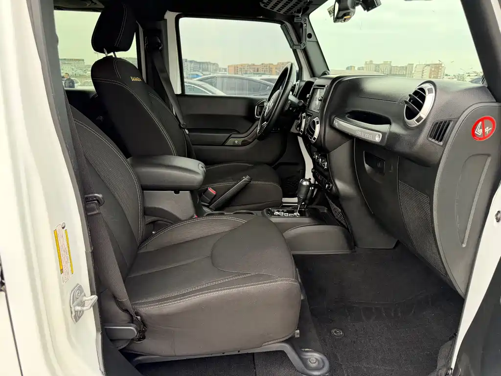 Jeep Wrangler 2014 — фото 13