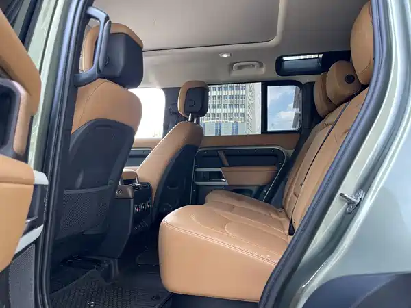 Land Rover Defender 2022