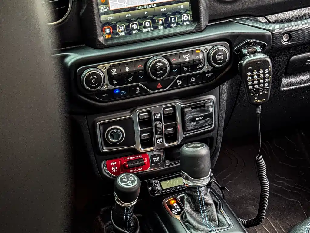 Jeep Wrangler New Energy 2021 — фото 14