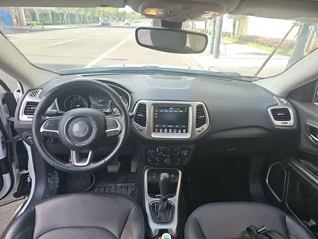 Jeep Compass 2019 — фото 10