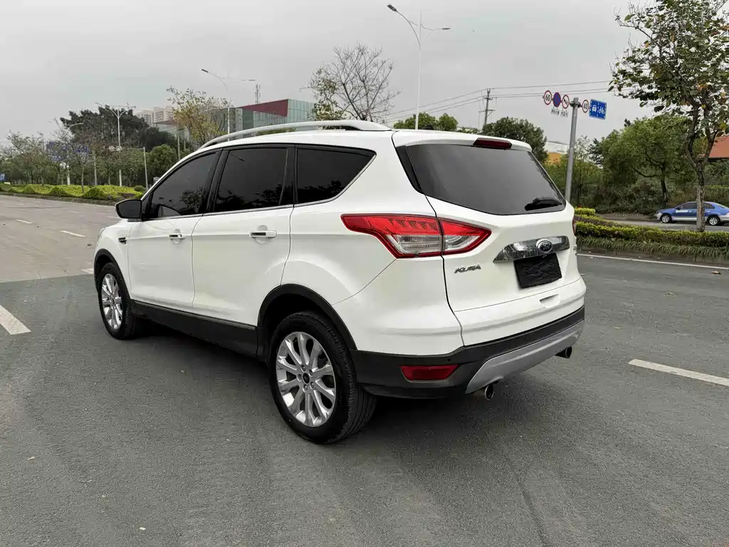 Ford Kuga 2014 — фото 9