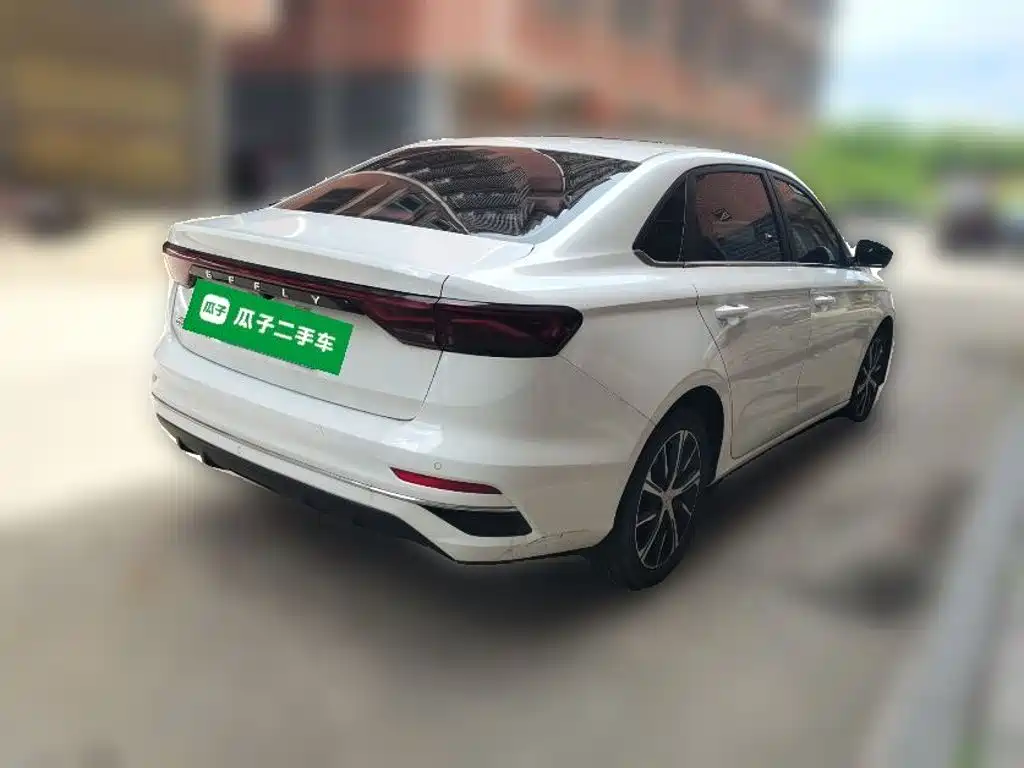 Geely Emgrand 2022