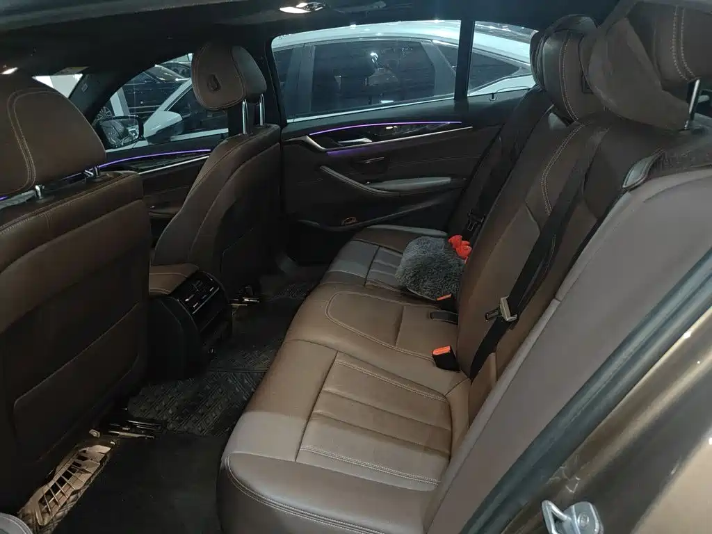 BMW 5 Series 2018 — фото 10