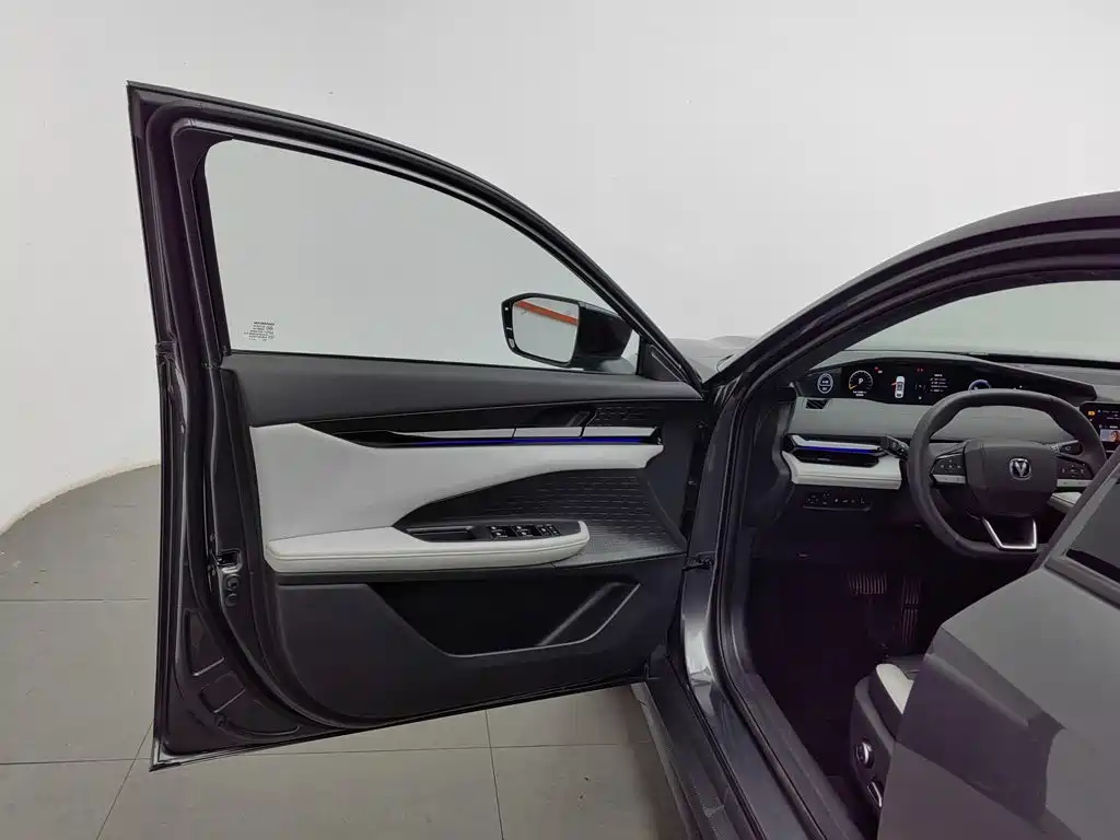 Changan UNI-V Smart Electric Idd 2024 — фото 8