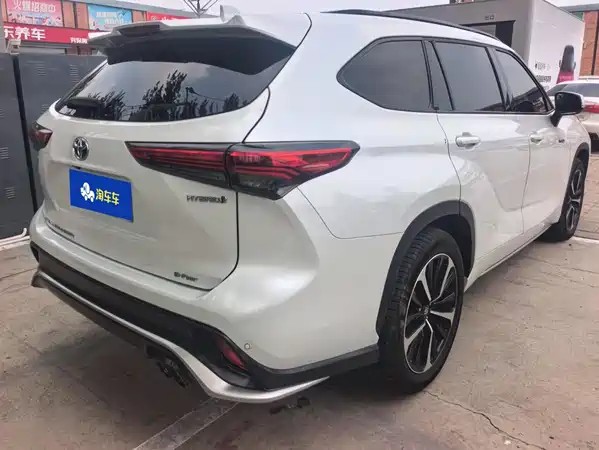 Toyota Crown Kluger 2022