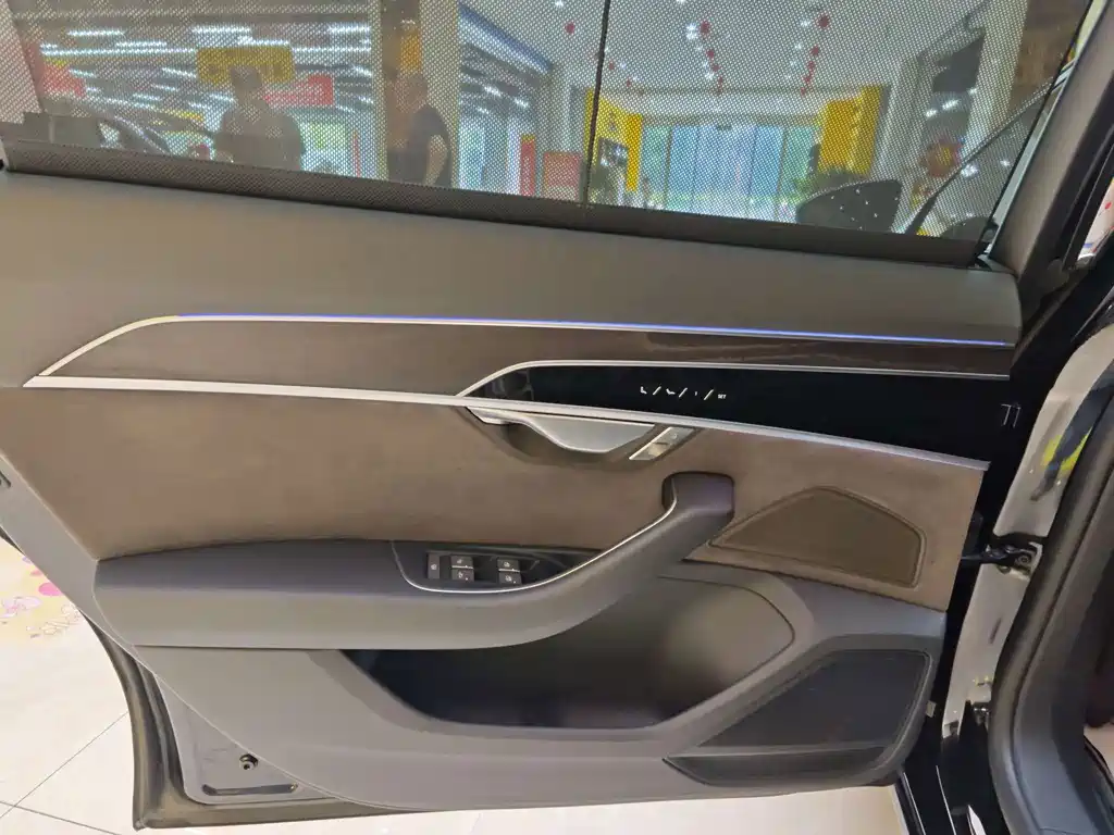Audi A8 2021