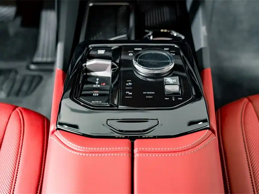 BMW 5 Series 2025 — фото 12