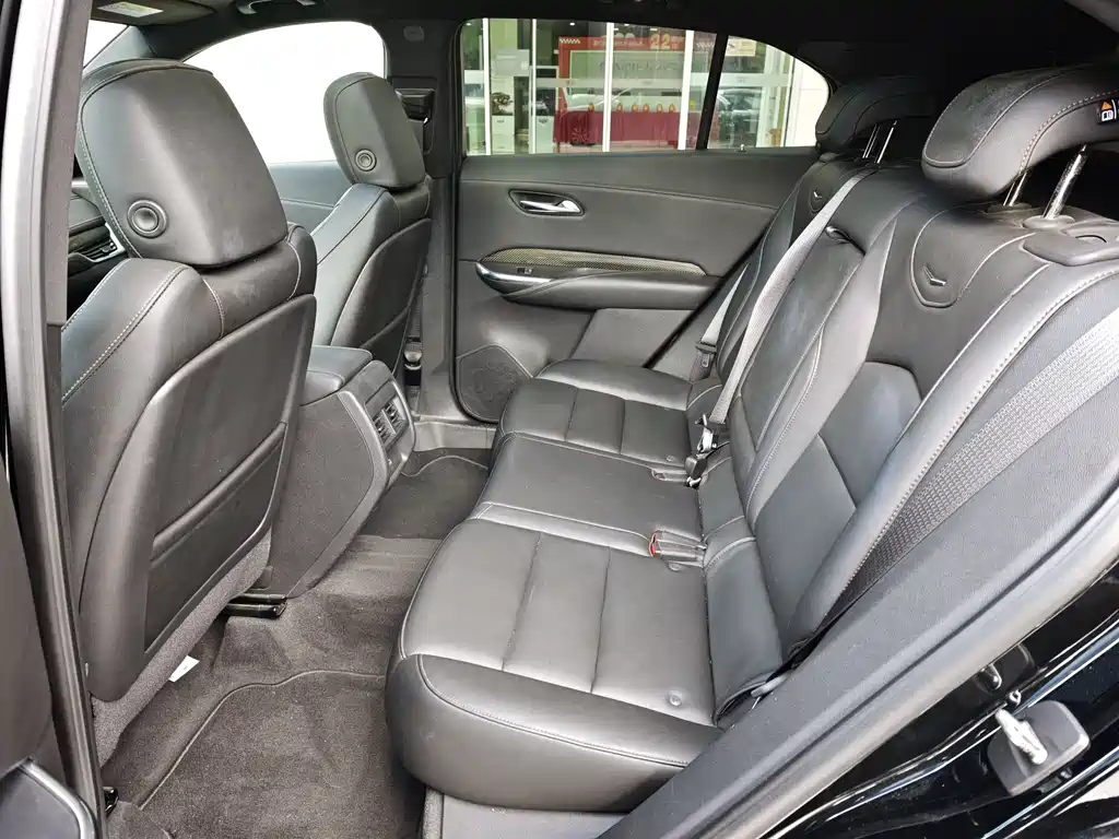Cadillac XT4 2019 — фото 12
