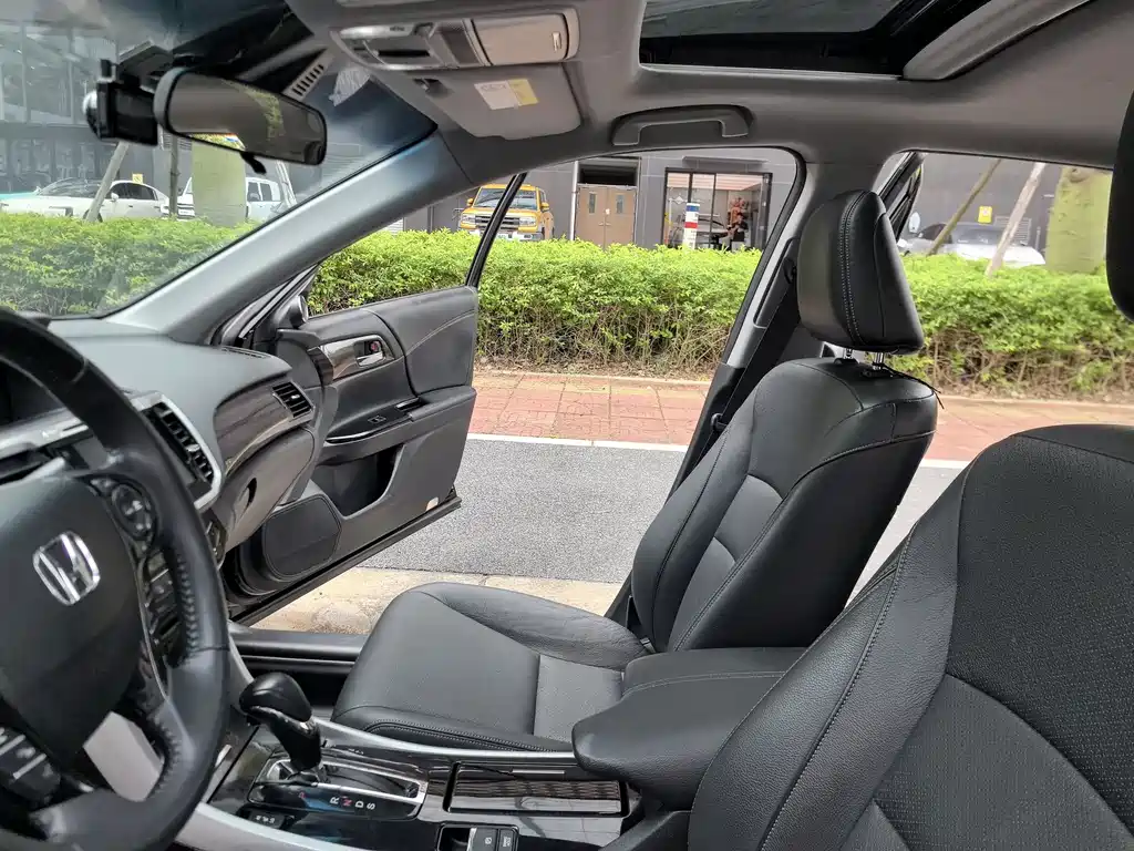 Honda Accord 2016 — фото 25