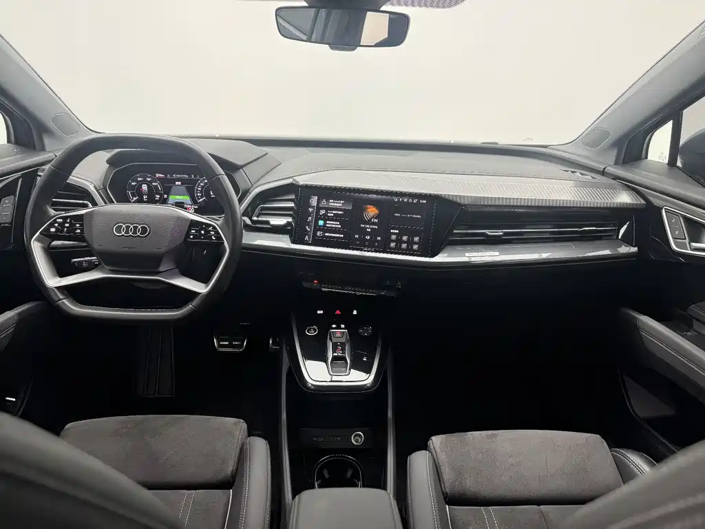 Audi Q4 E-Tron 2023 — фото 11