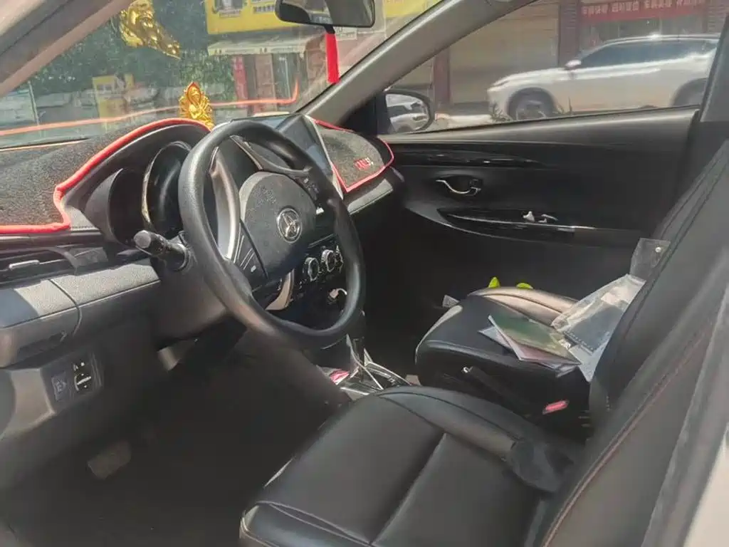 Toyota Yaris L 2022