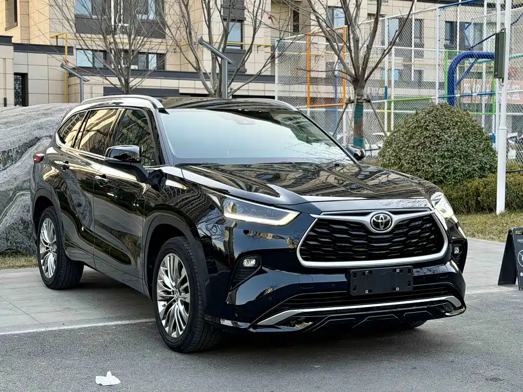 Toyota Highlander 2023 — фото 3