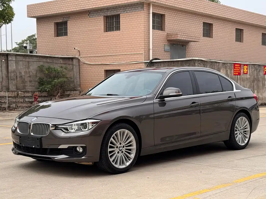 BMW 3 Series 2018 — фото 1