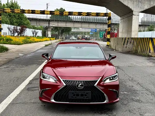 Lexus ES 2018