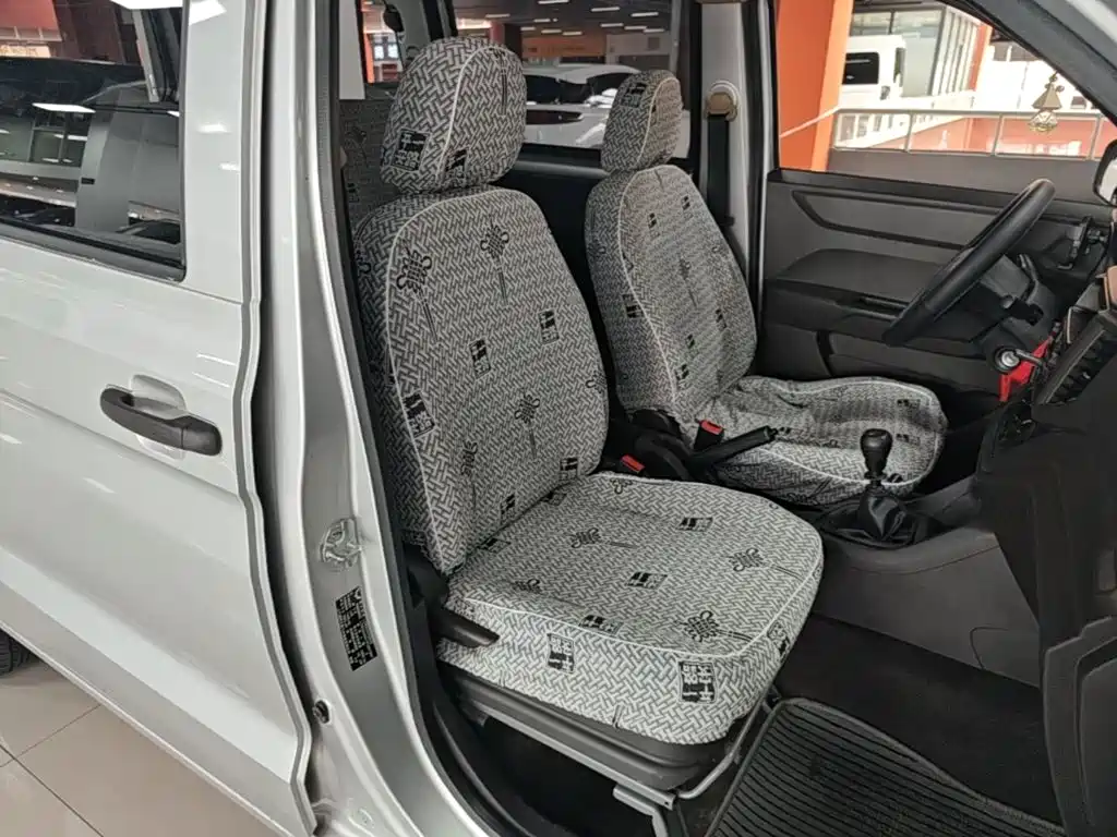 Wuling Hongguang V 2023 — фото 25