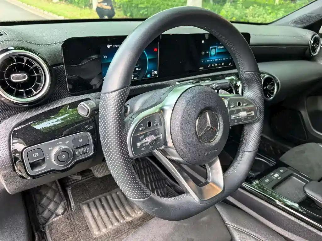Mercedes-Benz A-Class 2019 — фото 9