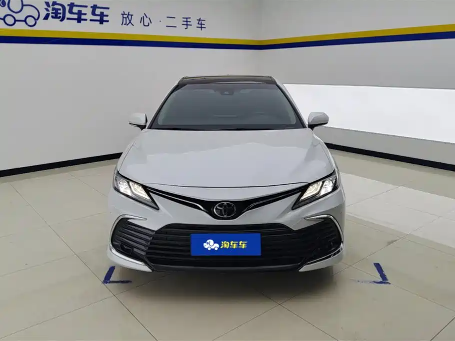 Toyota Camry 2022 — фото 2
