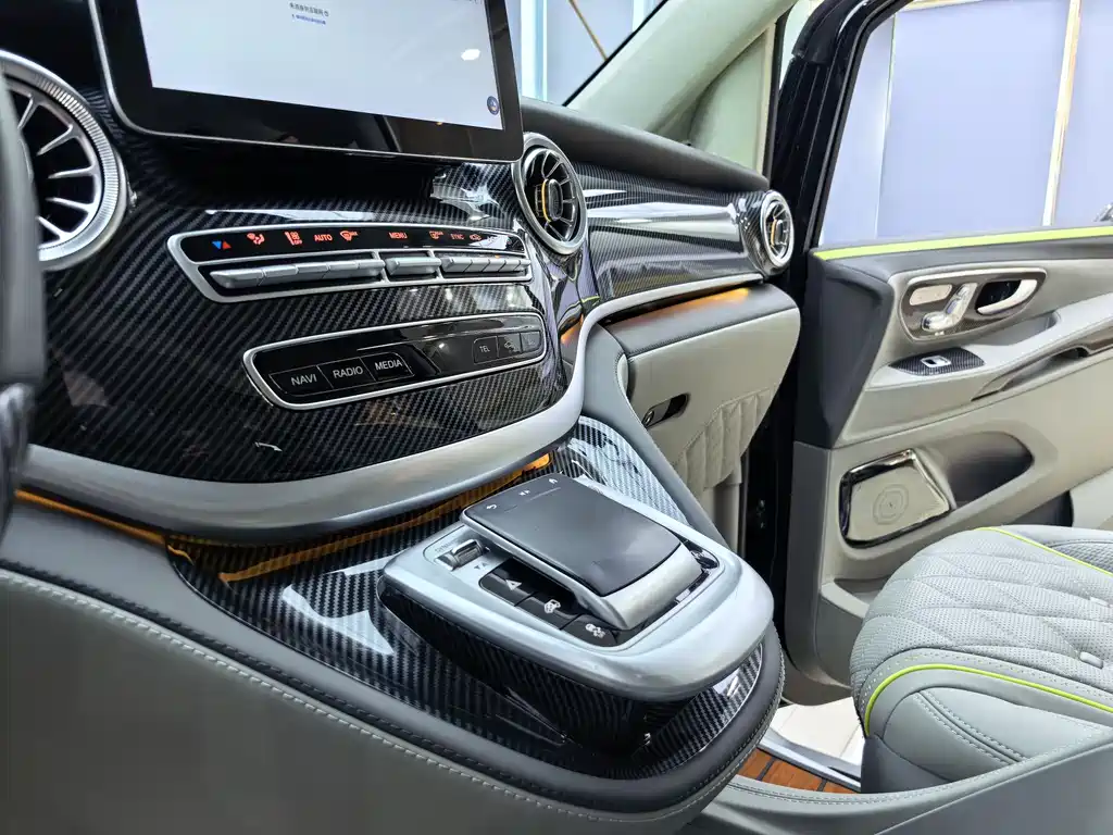 Mercedes-Benz Vito 2023 — фото 11