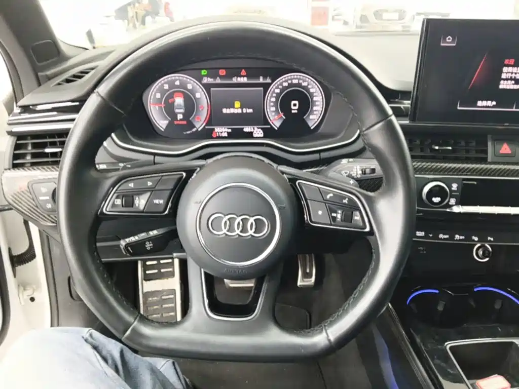 Audi A4L 2023 — фото 11