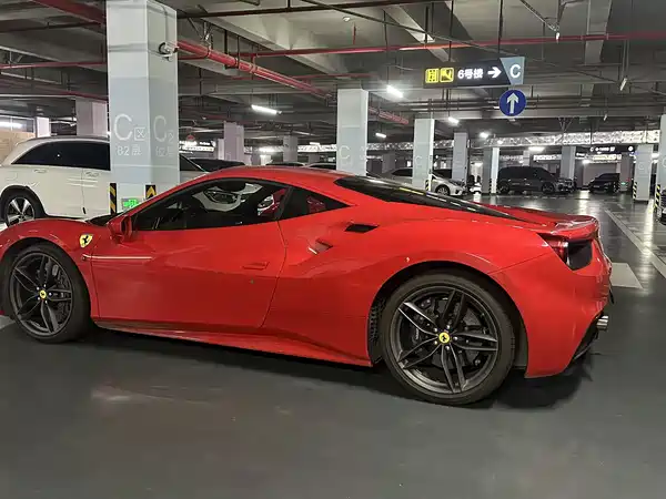 Ferrari 488 2016