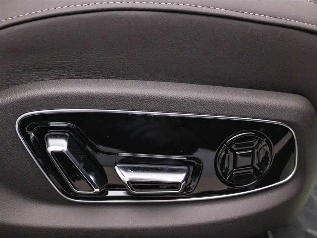 Audi A8 2025 — фото 13