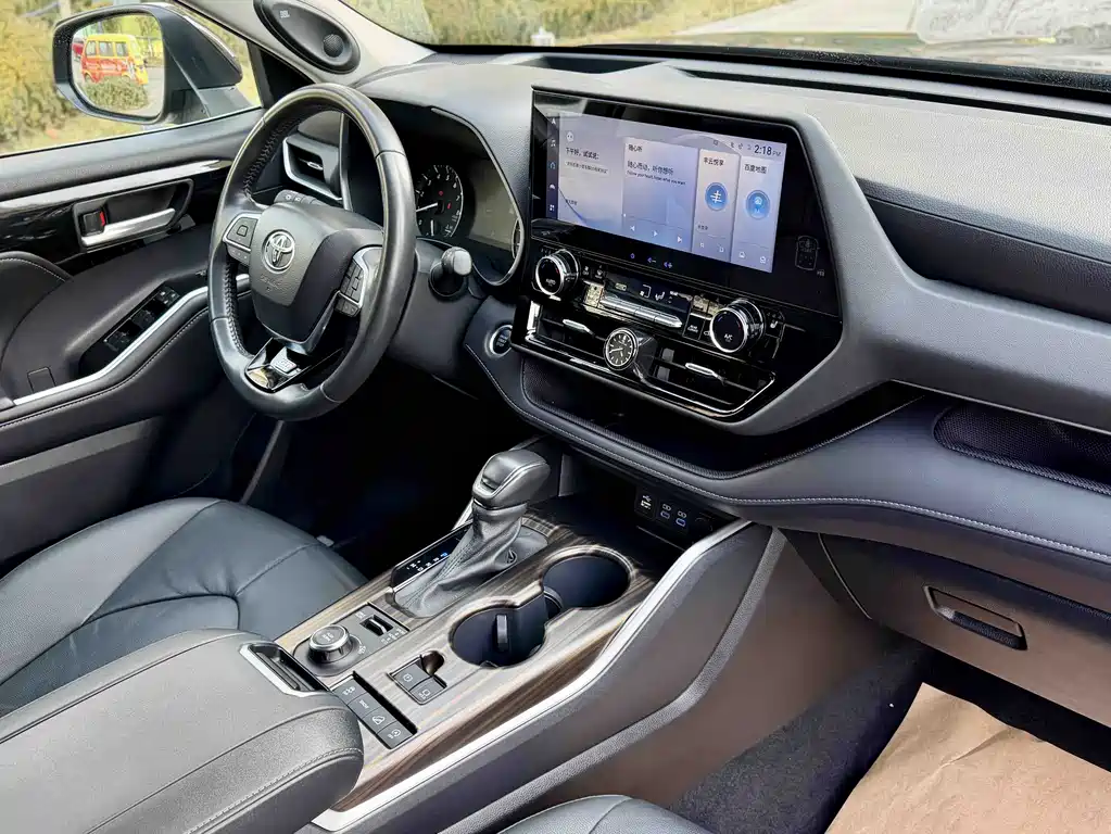 Toyota Highlander 2023 — фото 10
