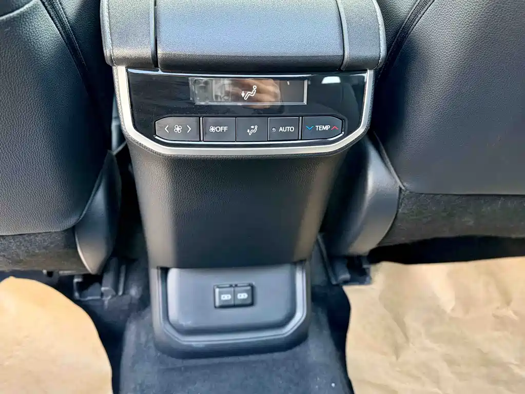 Toyota Highlander 2023 — фото 14
