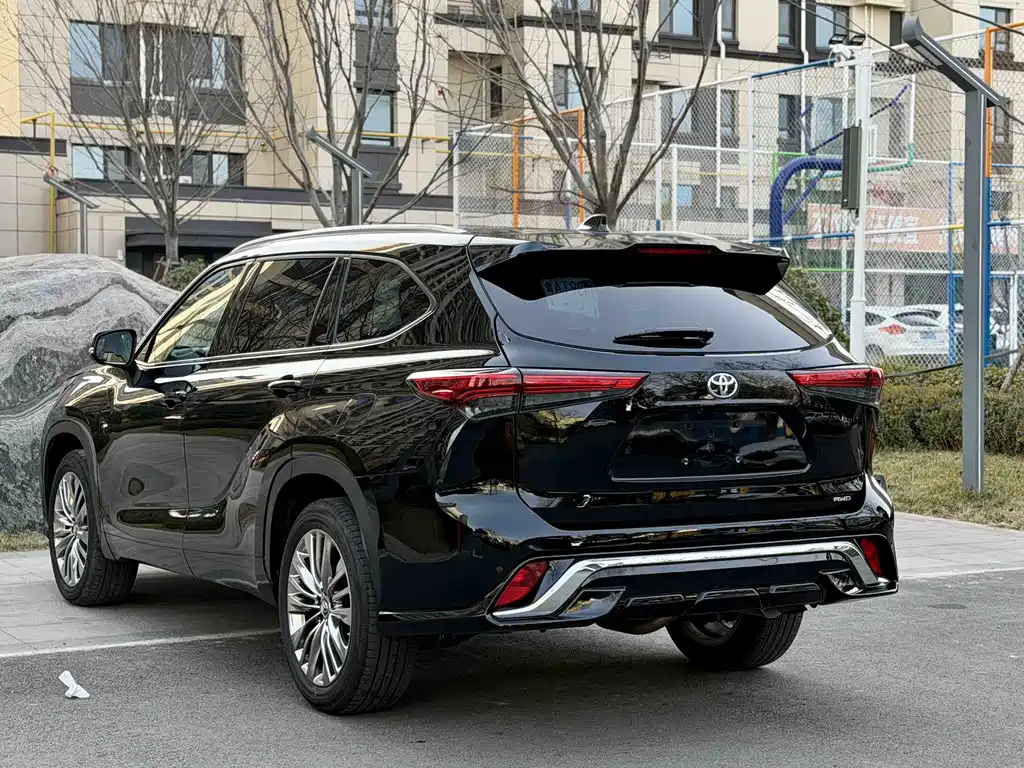 Toyota Highlander 2023 — фото 21