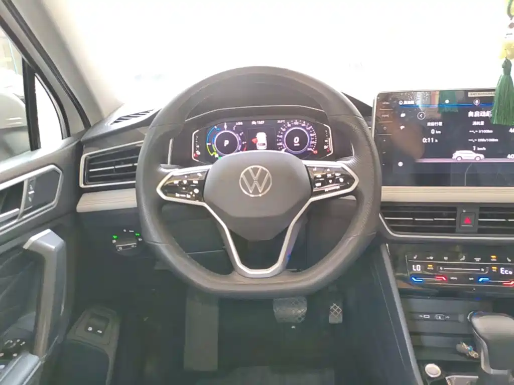 Volkswagen Tiguan L Plug-In Hybrid 2022 — фото 11