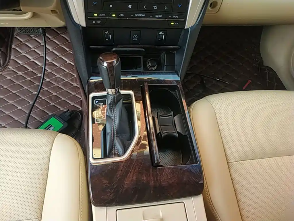 Toyota Camry 2017 — фото 14