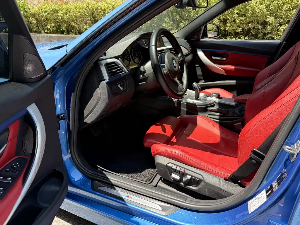 BMW 3 Series 2019 — фото 12