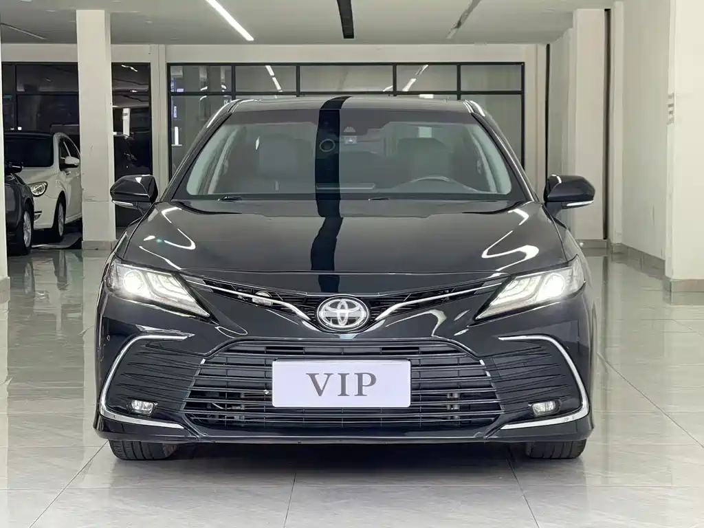 Toyota Camry 2022 — фото 2