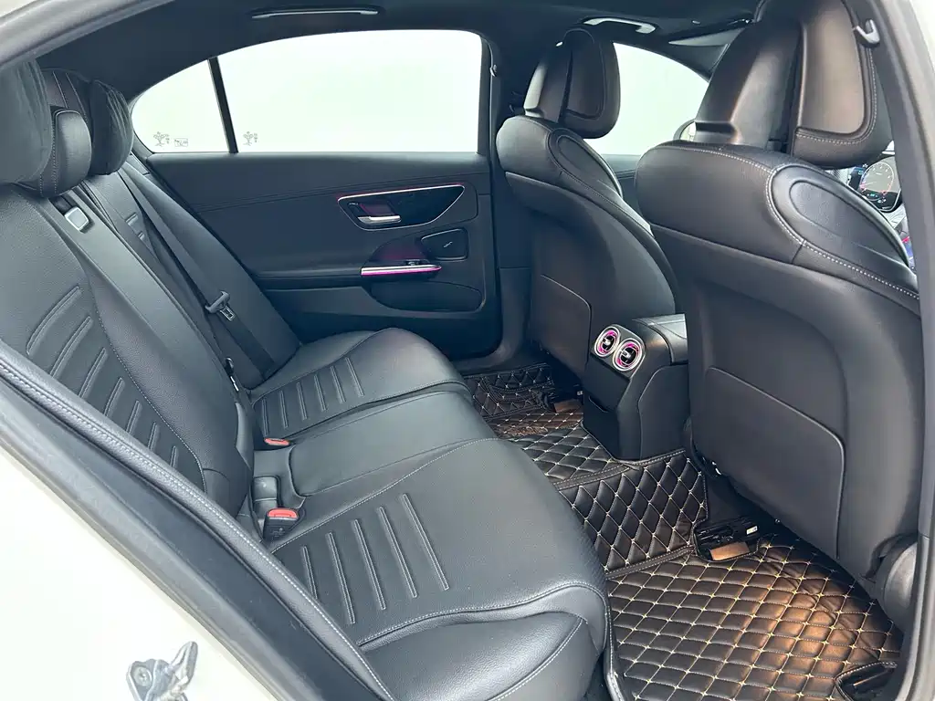 Mercedes-Benz C-Class 2023 — фото 13