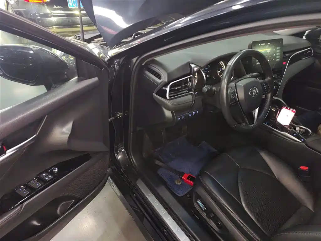 Toyota Camry 2023 — фото 12