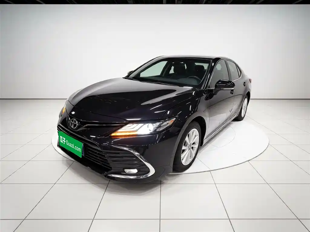 Toyota Camry 2023 — фото 2