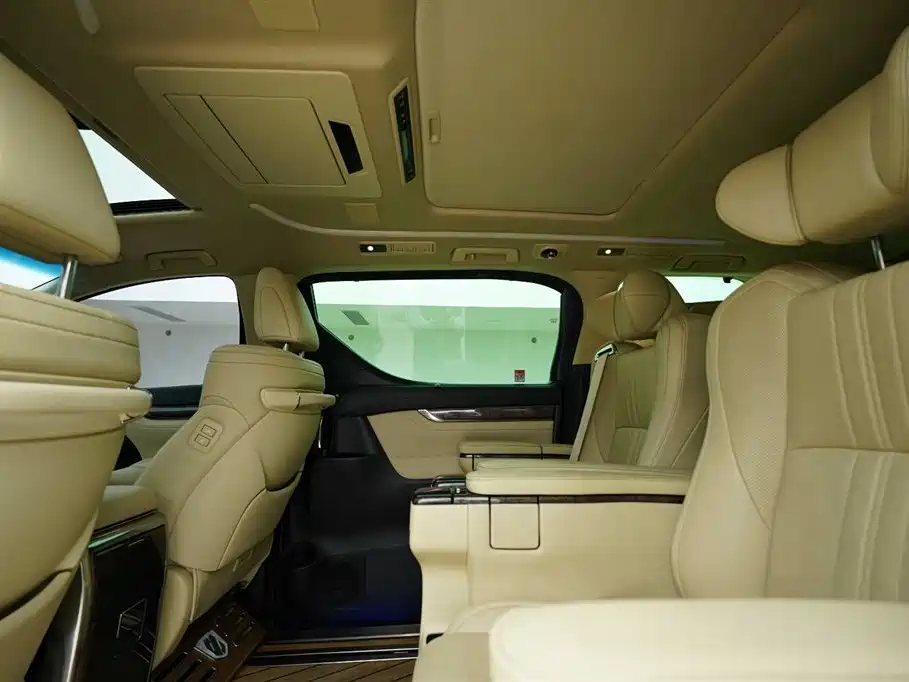 Toyota Alphard 2022 — фото 20
