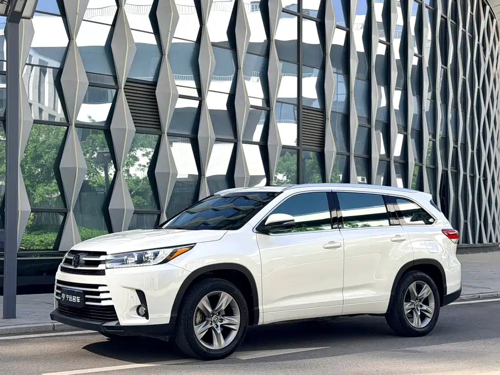 Toyota Highlander 2018 — фото 1