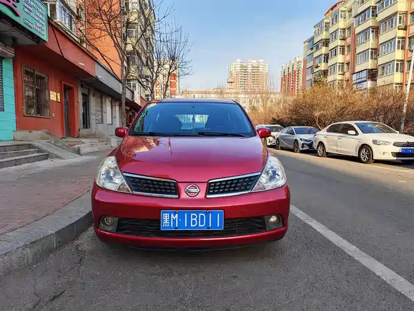 Nissan Tiida 2005