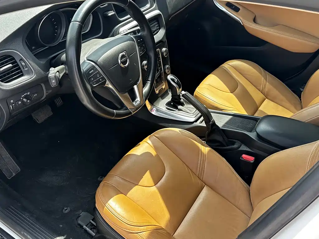 Volvo V40 2017 — фото 12