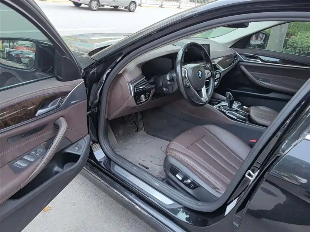 BMW 5 Series 2020 — фото 16