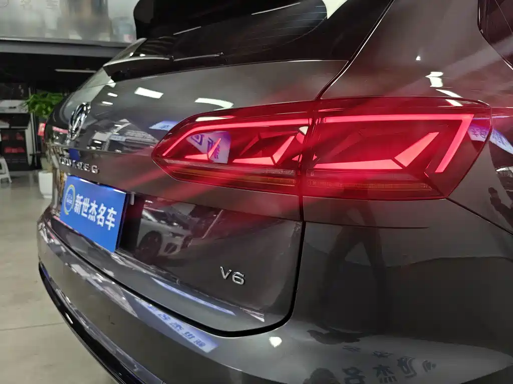 Volkswagen Touareg 2022 — фото 14