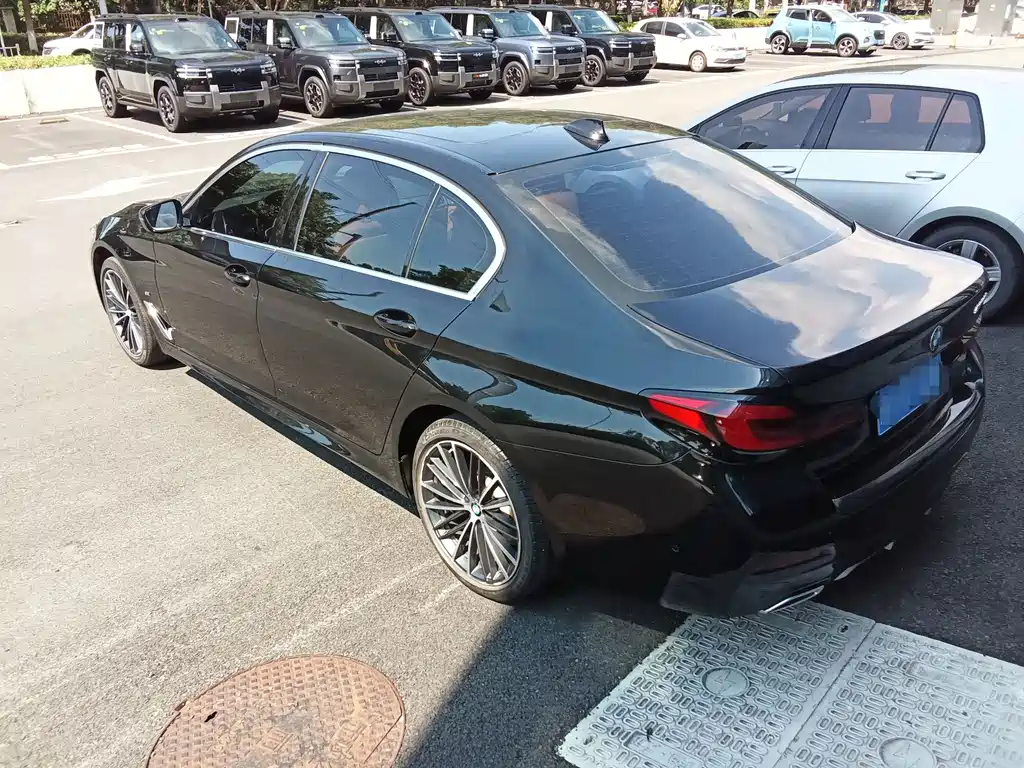 BMW 5 Series 2022 — фото 19