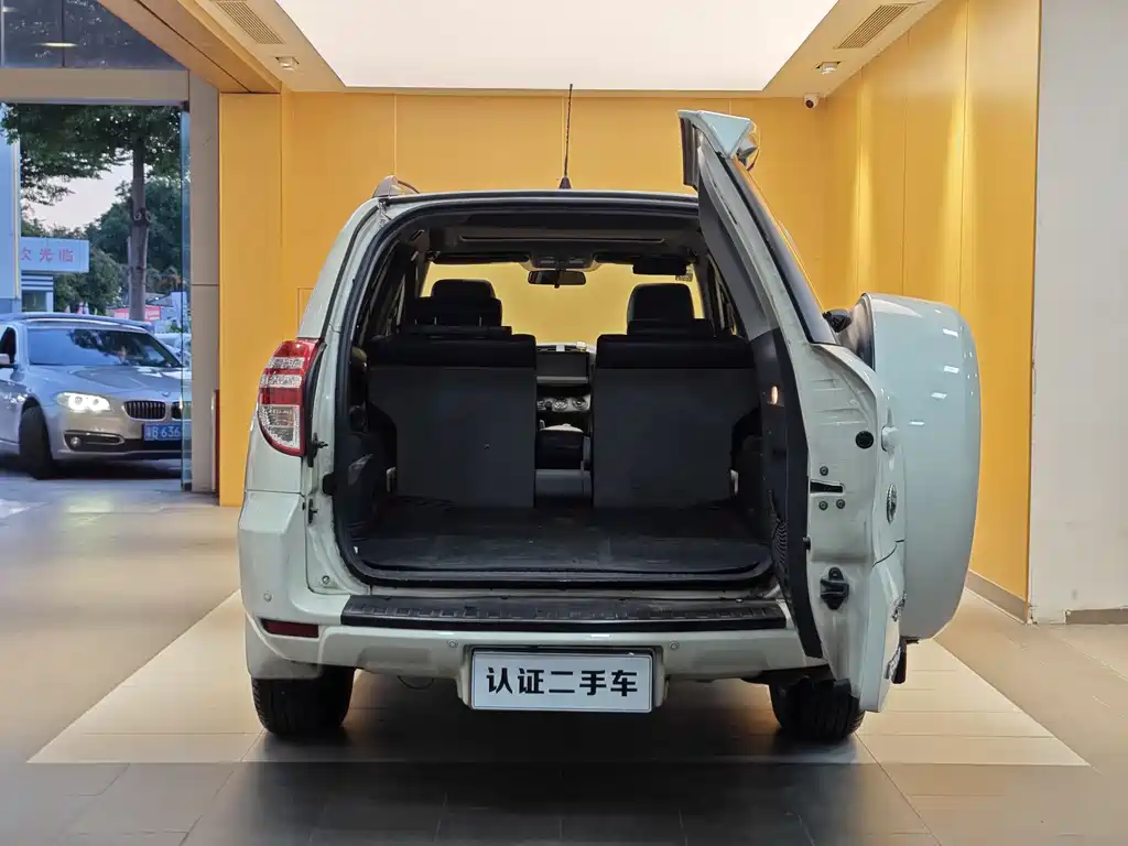 Toyota RAV4 2011 — фото 26