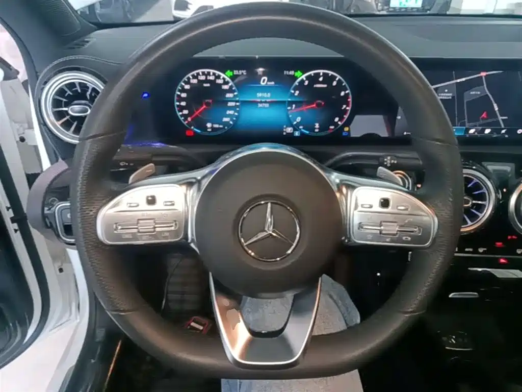 Mercedes-Benz A-Class 2022 — фото 11
