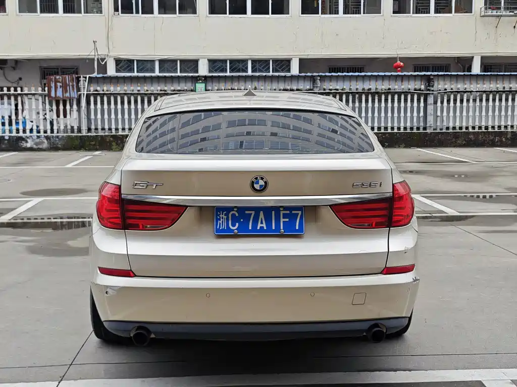 BMW 5 Series GT 2010 — фото 6