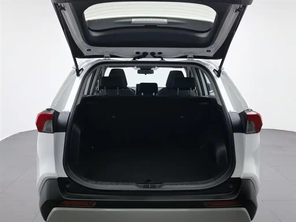 Toyota RAV4 2021 — фото 16