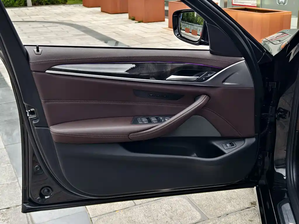 BMW 5 Series 2022 — фото 13