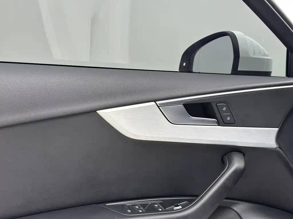 Audi A4L 2022 — фото 13