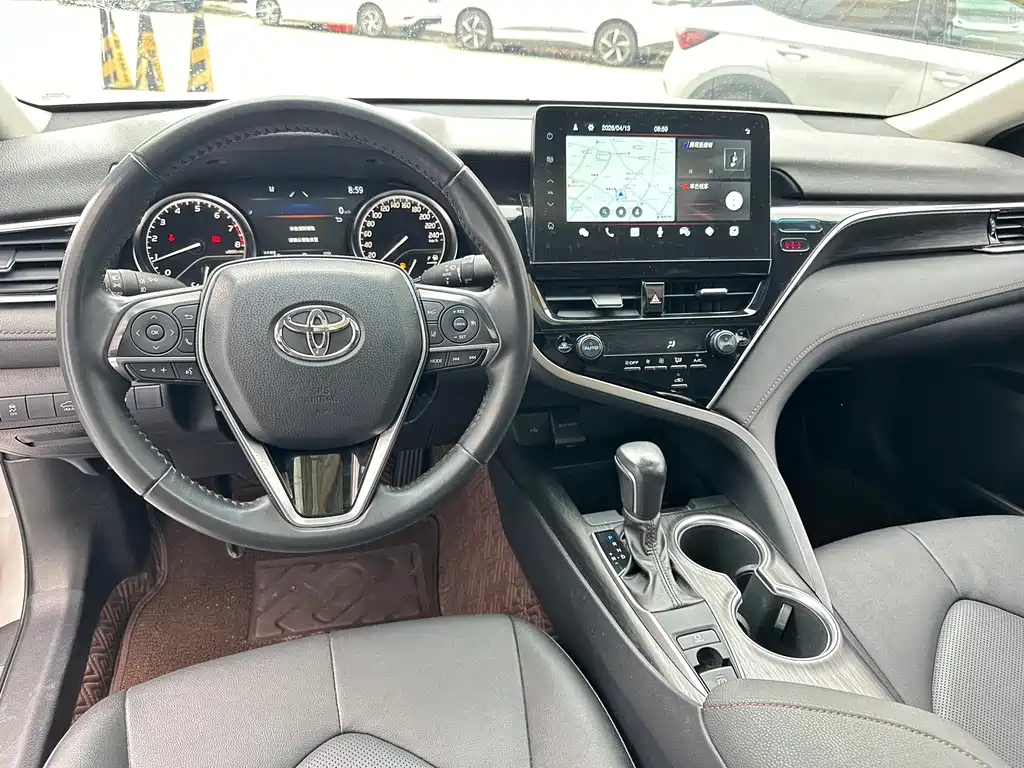 Toyota Camry 2021 — фото 10