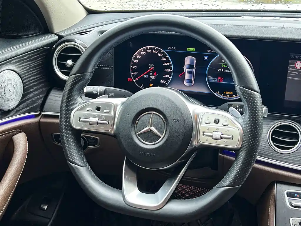 Mercedes-Benz E-Class 2019 — фото 12
